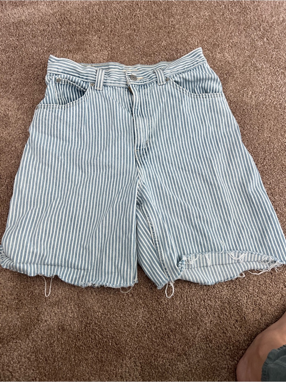 Levi’s cinch baggy striped shorts